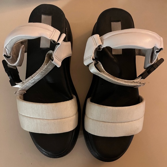 Suzanne Rae Sandals - Picture 5 of 5